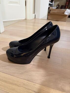 Yves Saint Laurent Navy Patent Platform Pumps size 40